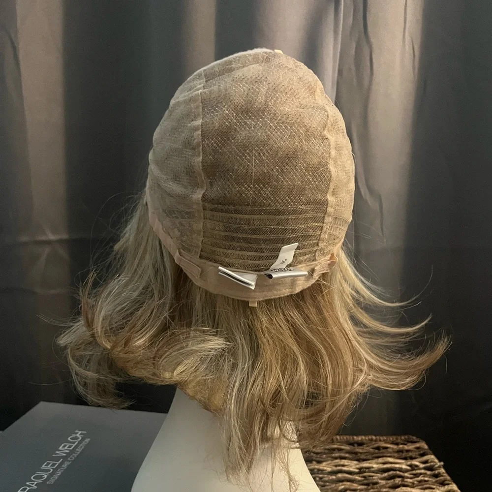 Raquel Welch Upstage
Pale Golden Honey RL16/88 - Picture 6 of 10